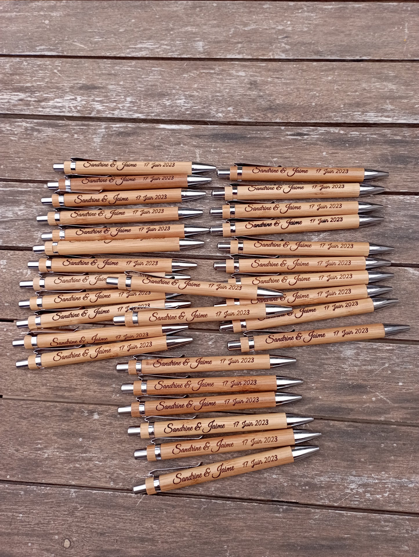 Stylos en bois gravé