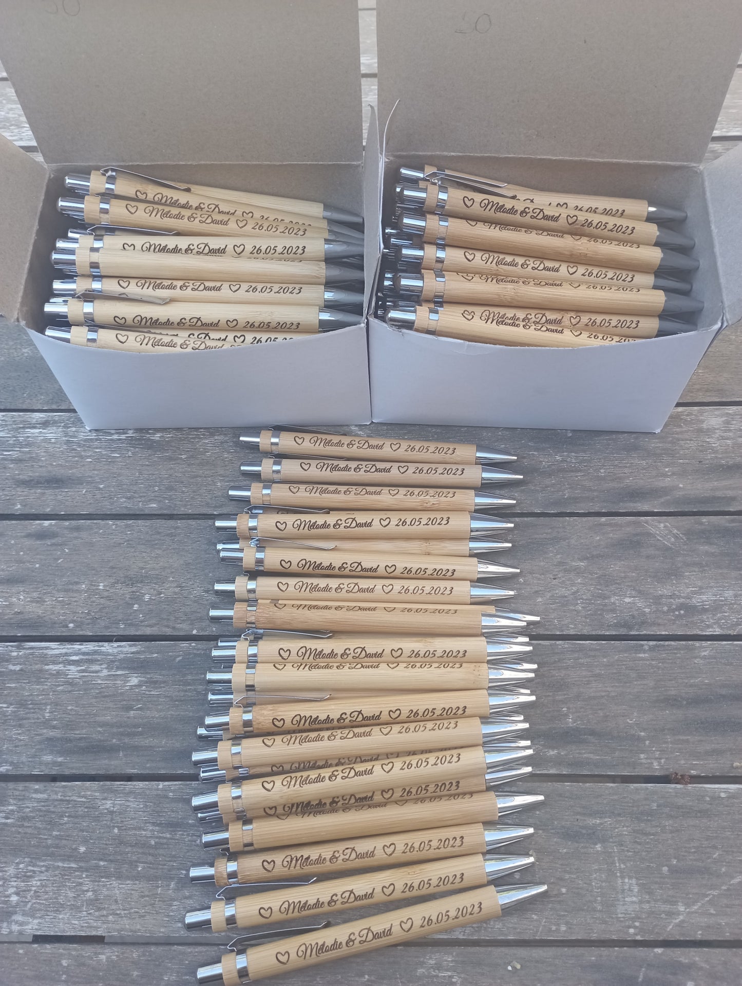 Stylos en bois gravé