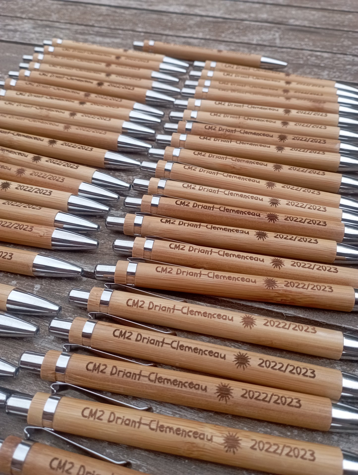 Stylos en bois gravé