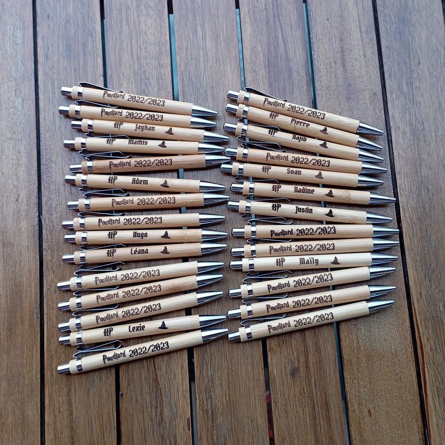 Stylos en bois gravé
