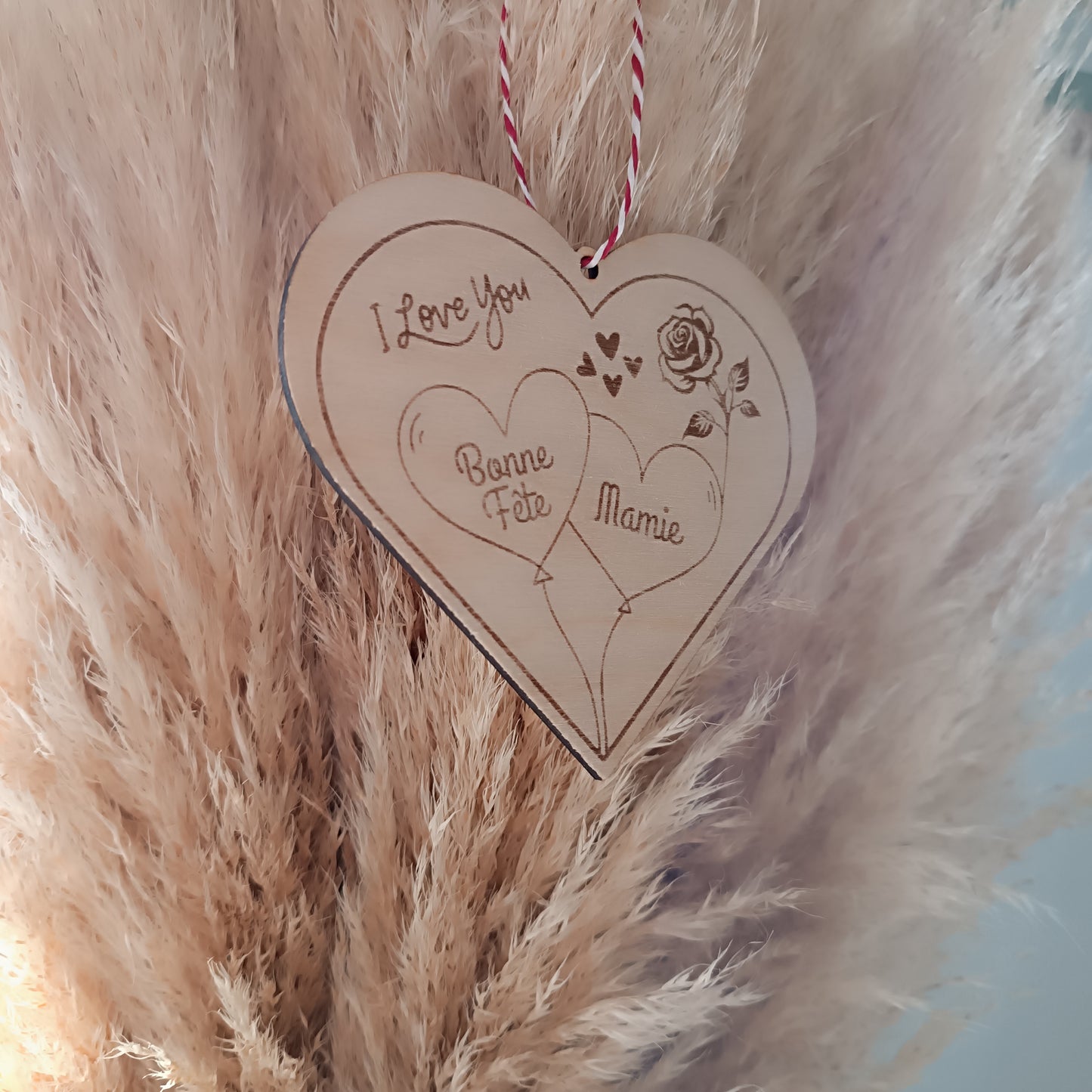 Coeur en bois gravé