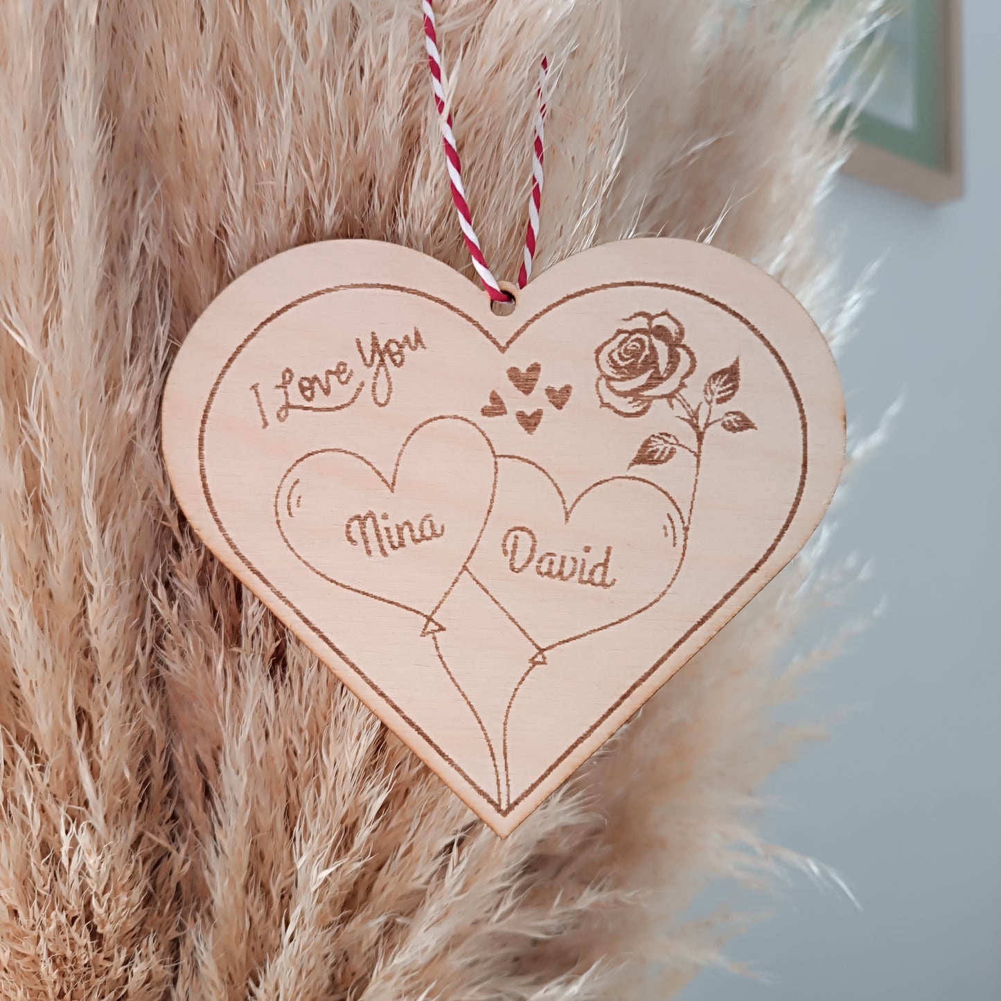 Coeur en bois gravé