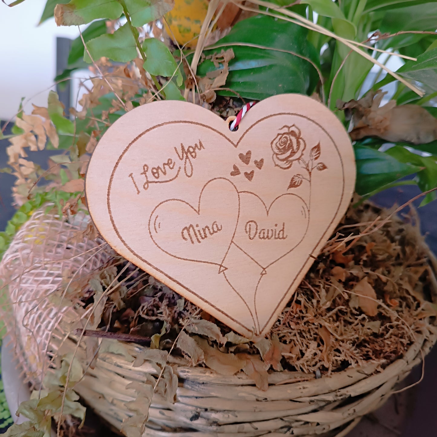 Coeur en bois gravé