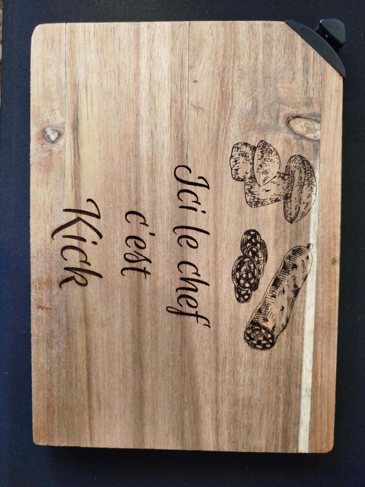 Planche apéro Acacia avec aiguiseur de couteau